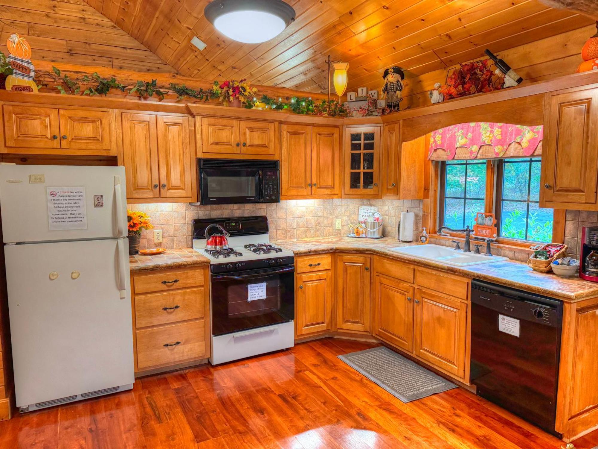 Ferngully Creek Cabins Millersburg Esterno foto
