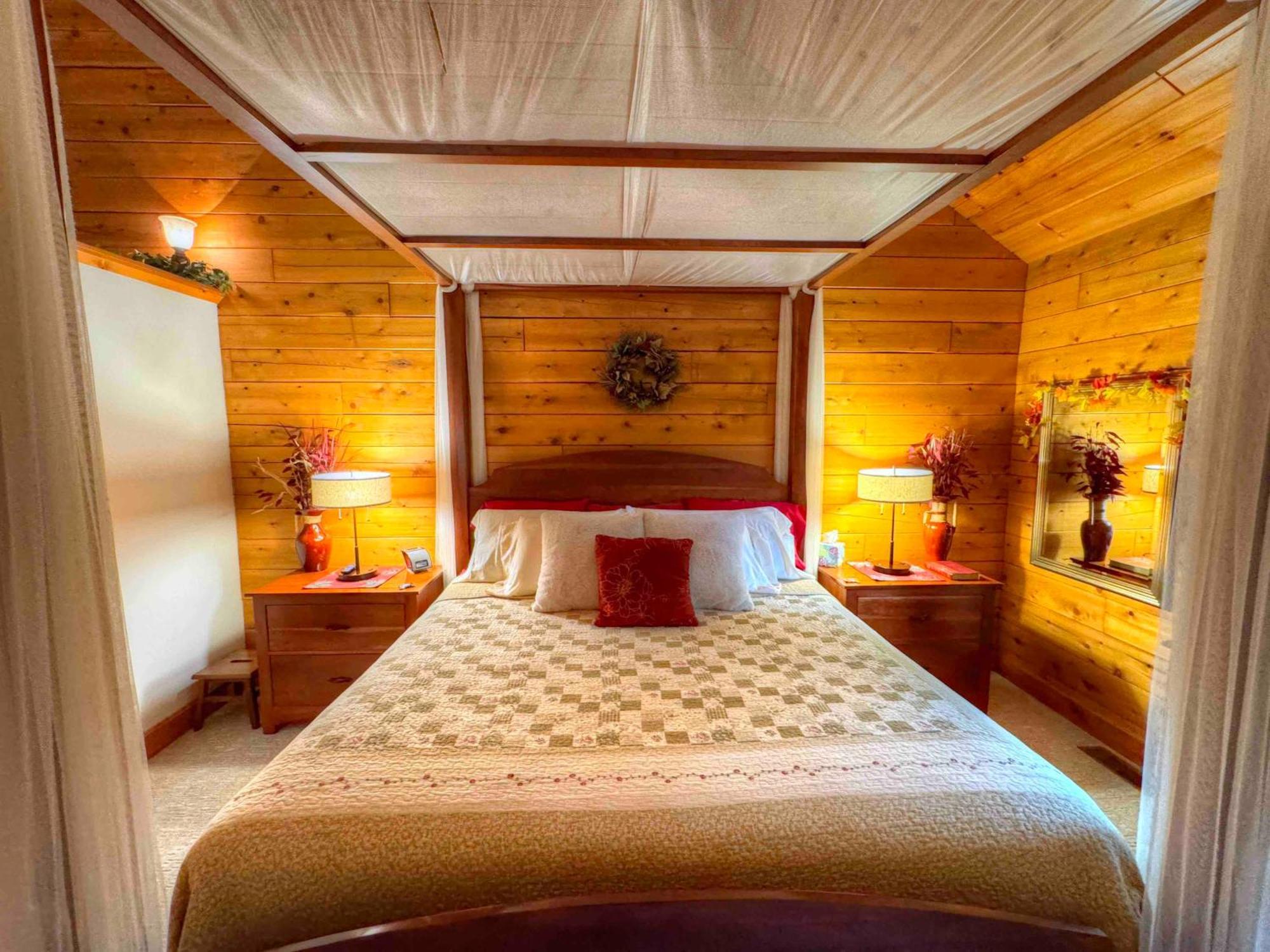 Ferngully Creek Cabins Millersburg Esterno foto