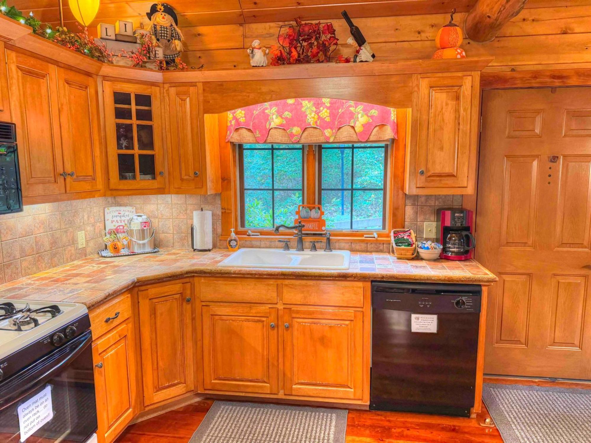 Ferngully Creek Cabins Millersburg Esterno foto