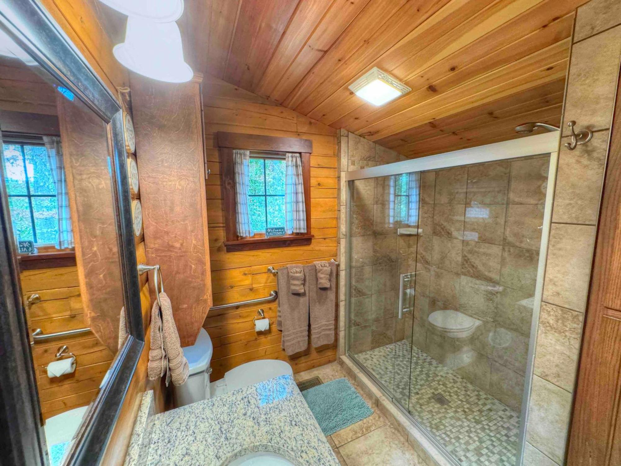 Ferngully Creek Cabins Millersburg Esterno foto
