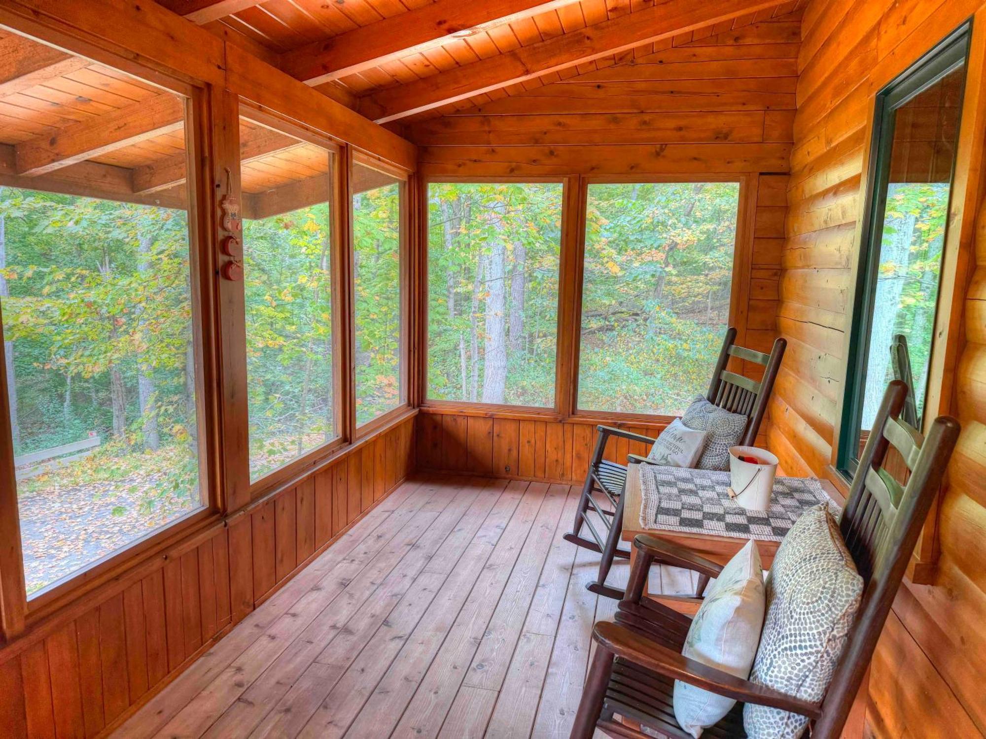 Ferngully Creek Cabins Millersburg Esterno foto