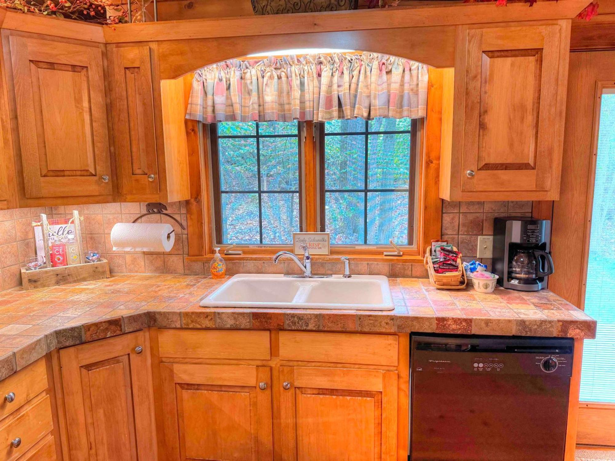 Ferngully Creek Cabins Millersburg Esterno foto