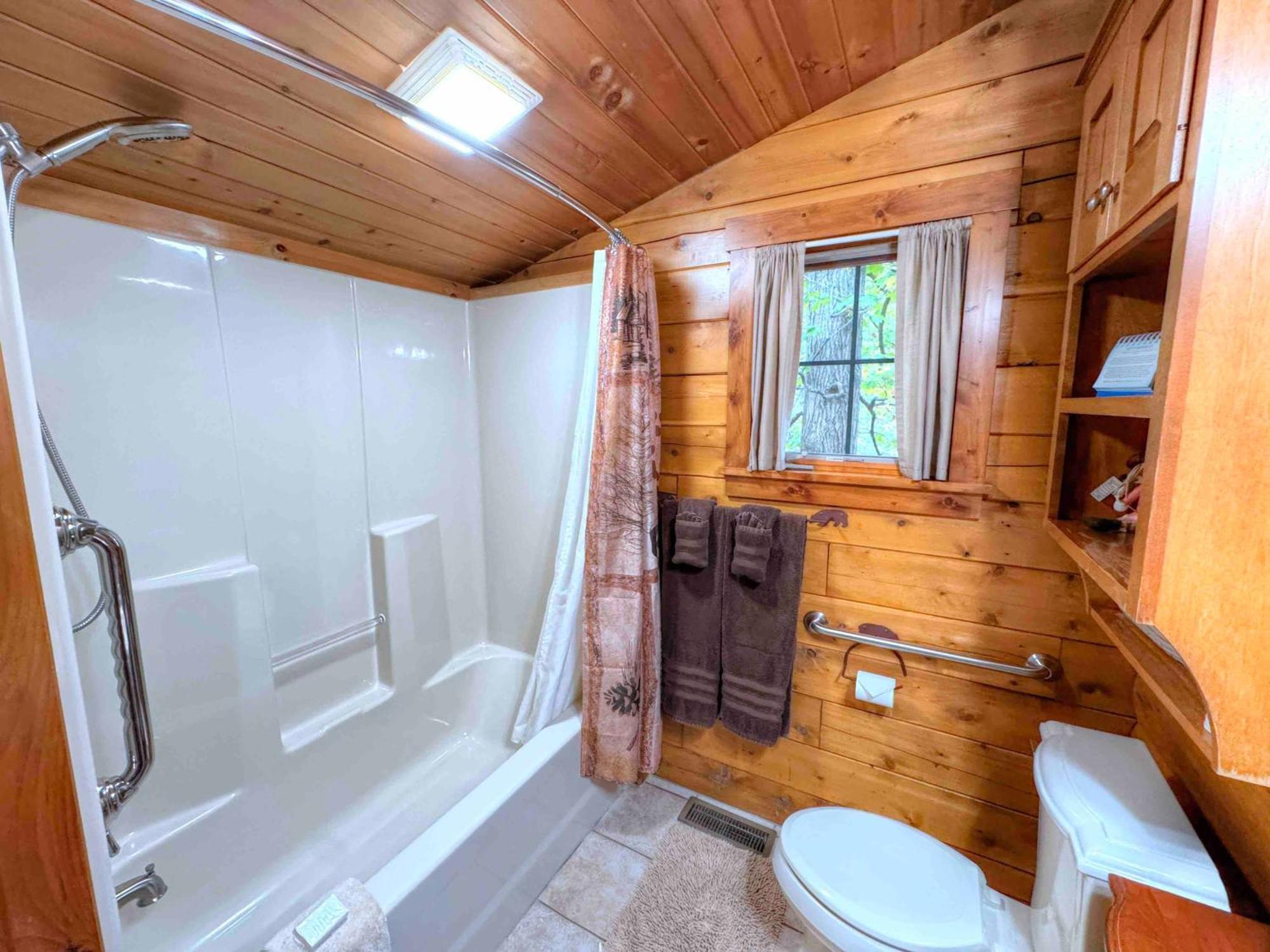 Ferngully Creek Cabins Millersburg Esterno foto